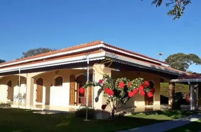 Casa térrea à venda no jardim das palmeiras em bragança paulista. 6 dormitórios, piscina, área gourmet, 9 vagas e lazer completo em condomínio fechado.