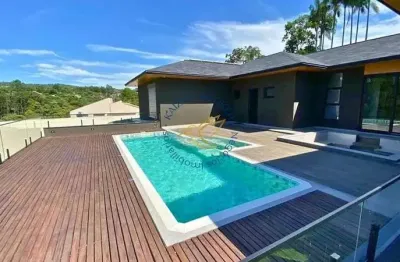 Casa de alto padrão à venda no condomínio jardim das palmeiras em bragança paulista. 4 dormitórios, lazer completo, segurança 24h e permuta