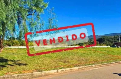 Lote em tuiuti sp com 384m² em condomínio fechado. portaria, piscinas, salão de festas e área gourmet. refúgio perfeito para quem busca qualidade de vida.