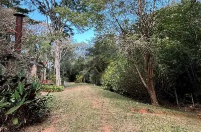 Sítio com casa sede, casa de caseiro, piscina, campo e churrasqueira em bragança paulista. excelente oportunidade para investir ou morar.