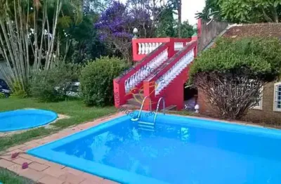 Imóvel com 2.055m² em bragança paulista, 3 quartos, piscina e área de lazer. chácara cercada por natureza e ideal para descanso ou moradia.