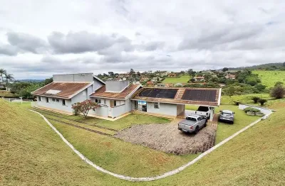 Casa em condomínio fechado em bragança paulista, com 317,84m², 3 suítes e área de lazer completa