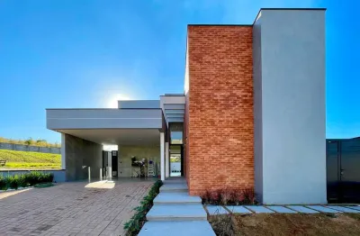 Casa térrea com 4 suítes de alto padrão no condomínio brisas de jundiaí.