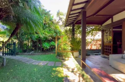 Casa em condomínio fechado com 4 quartos à venda na Rua Hildegardo de Noronha, Alto, Teresópolis