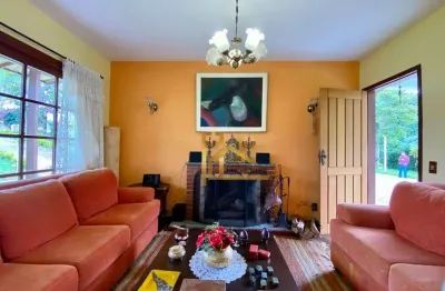 Casa em condomínio clube com vista para as montanhas no parque do imbuí em teresópolis