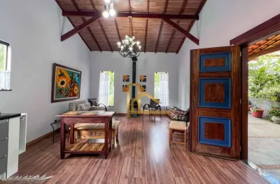 Casa linear com duas suítes dentro de condomínio em teresópolis