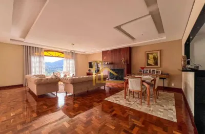 Ampla casa com vista para as montanhas, perto do centro de teresópolis