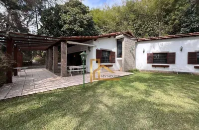 Seu refúgio no centro de teresópolis, casa com terreno de 4.400m² e área de lazer privativa!