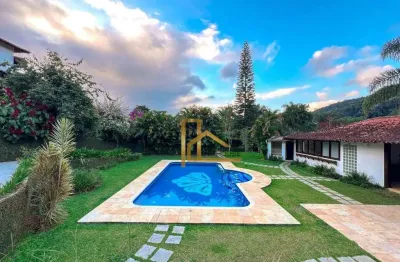 Refúgio de luxo e tranquilidade perto do centro de teresópolis - 5 dormitórios, piscina aquecida, área gourmet e vista para as montanhas