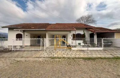 Casa com 3 quartos e lazer privativo perto do centro de teresópolis