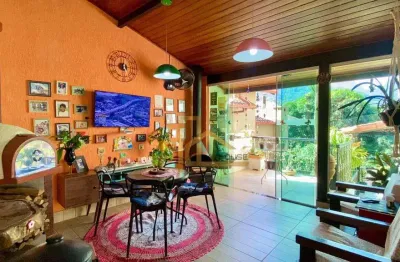 Aconchegante casa com 3 quartos em condomínio clube, com vista perene para a mulher de pedras em vargem grande teresópolis-rj.