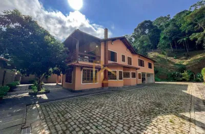 Casa com terreno plano de 3.850m² 6 quartos (3 suítes) - à 15 minutos do centro de teresópolis