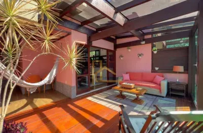 Casa linear com 5 suítes dentro de condomínio clube - apenas 3 minutos da feirinha do alto