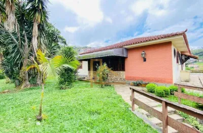 Casa libear com 6 dormitórios à venda, 269,84m² m² por r$ 1.100.000 - iucas - teresópolis/rj