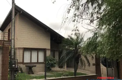 Sobrado de lindo projeto arquitetônico, com 128m² no centro de esteio