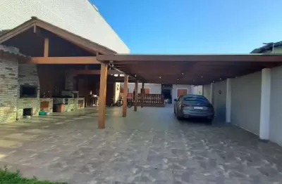 Fina residência de 158m² e terreno de 11x58 no centro de esteio.