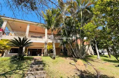 Chácara de Alto Padrão com 5 Dormitórios, Lareira e Estrutura para Eventos