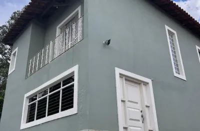 Vendo lindo sobrado com 3 dormitórios sendo 1 suíte 4 vagas de carro