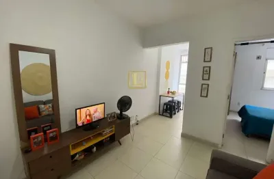 Apartamento quarto e sala reformado em prédio com boa infraestrutura no centro