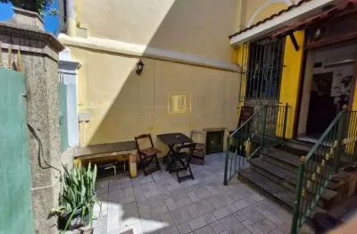 Hostel com cerca de 250 metros quadrados no bairro catunbí.