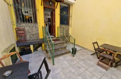 Hostel com cerca de 250 metros quadrados no bairro catunbí.