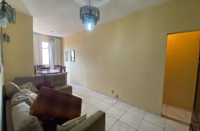 Apartamento de dois quartos com dependência na rua do senado no centro do rj