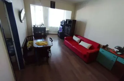 Apartamento em santa teresa com dois quartos e dependência