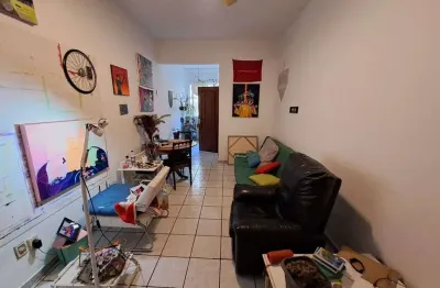 Apartamento dois quartos com dependência na rua riachuelo centro do rj