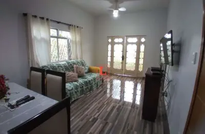 Casa com 3 quartos, garagem com espaço para 3 carros e churrasqueira 100 m²