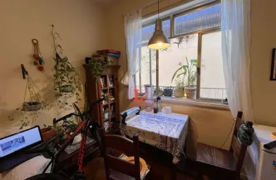 Apartamento  2 quartos+varandinha com 76m² na rua monte alegre santa teresa