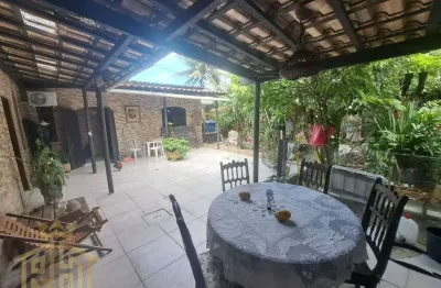 Casa à venda com 2 quartos (1 suíte), quintal amplo e árvores frutíferas – oportunidade única!