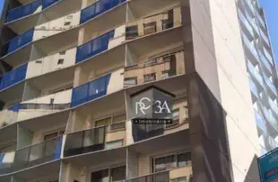 Studio com 23m com 1 vaga com ampla varanda em piso laminado gabinete e box no banheiro pia na area da coz; prédio com 4 anos 3 elevadores 2 social e