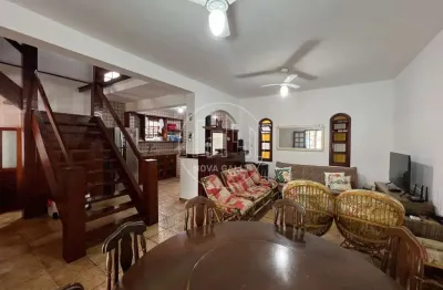 Casa com 4 quartos à venda em Itaguá, Ubatuba  por R$ 1.500.000