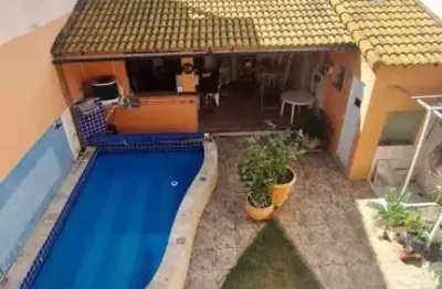 Casa espetacular na vila da penha, 256m, 3 quartos, 1 suíte, piscina e churrasq.