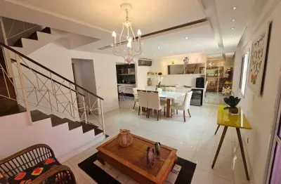 Casa triplex a venda com 166m, 4 quartos com 2 vagas. área gourmet e lazer.