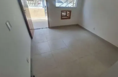 Vista alegre, conjugado com cozinha, banheiro e área externa. reformado.