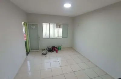 Casa de vila, sem condomínio. tipo condomínio fechado. 2 quartos com 1 vaga.