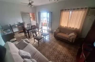 Casa com 110m, ampla, 5 quartos sendo 1 suíte. terração com um dos quartos.