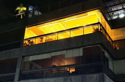 Apaertamento com 141m, 3 quartos, 2 vagas, varandão e luxuoso. espetacular.