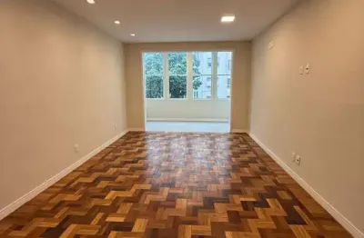 Copacabana, posto 6, 4 quartos mais 2 dependência. 1 vaga. amplo com 231m.