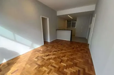 Copacabana com 3 quartos, 1 suíte, 1 vaga. planta generosa com 105m.