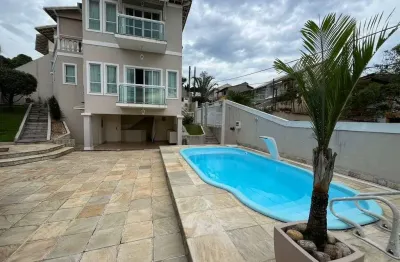 Colina do retiro, ampla casa com 3 quartos, 2 suítes, piscina e área gourmet.