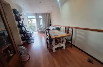 Vila da penha, amplo apartamento a venda, 2 quartos, sala, cozinha e banheiro.