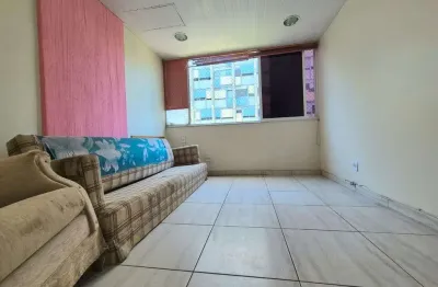 Copacabana, Kitnet / Studio a venda com 28m, de frente. Bem conservado