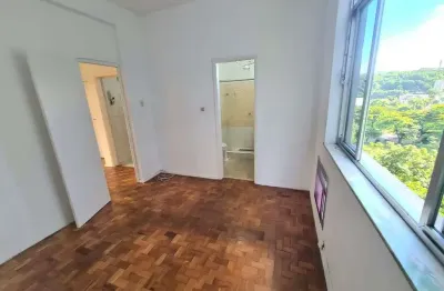 Botafogo - Laura Muller, Apartamento a venda com Quarto e sala de fundos.