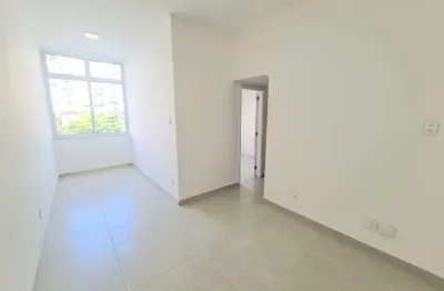 Ipanema, Gomes Carneiro. Apartamento a venda com quarto e sala. 1 vaga coberta.