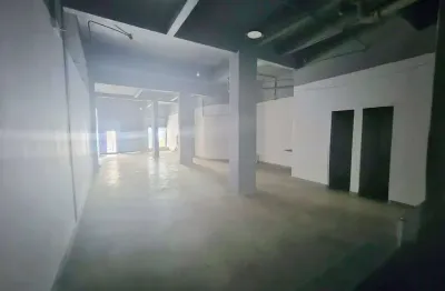 Locação ou Venda, Loja com 256m, 2 banheiros. Na Rua Humaitá.