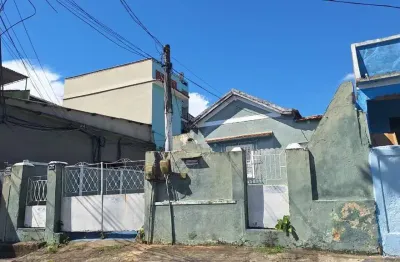 Casa / Terreno a Venda, 320m com 50m construído. Para construtor e investidor