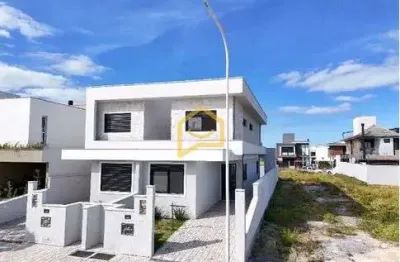 Casa jardim campeche 3 dormitorios, 4 banheiros, 2 vagas garagem.