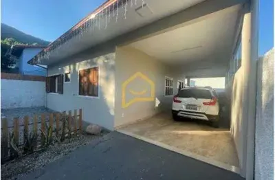 Casa no ribeirão da ilha 3 quartos, 3 vagas de garagem, 230m2.